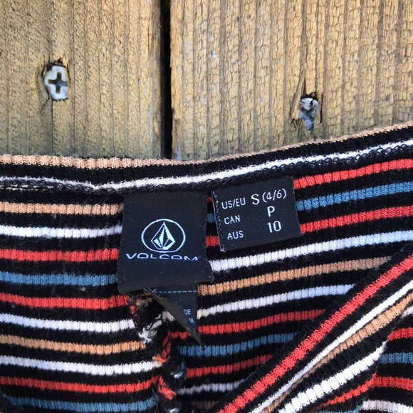 Women’s Small Volcom crop top. - Picture 3 of 4